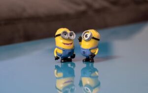 Two minions talking